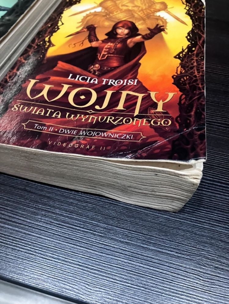 Wojny świata wynurzonego tom 1 oraz 2