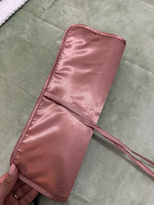 Prancha de cabelo com estojo