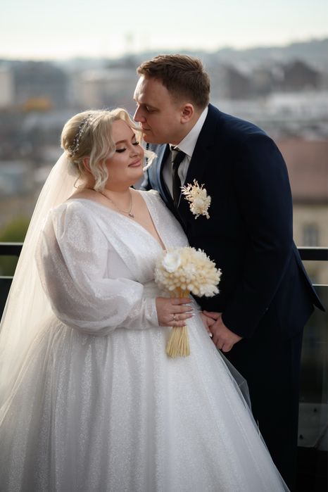 Продам королівську весільну сукню