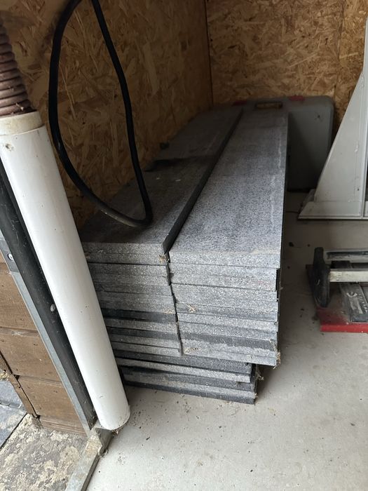 Schody kamienne i podstopnice