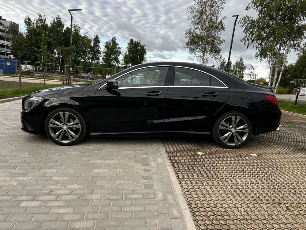 Mercedes-Benz CLA 180 benzyna, manulna skrzynia, bogate wyposażenie