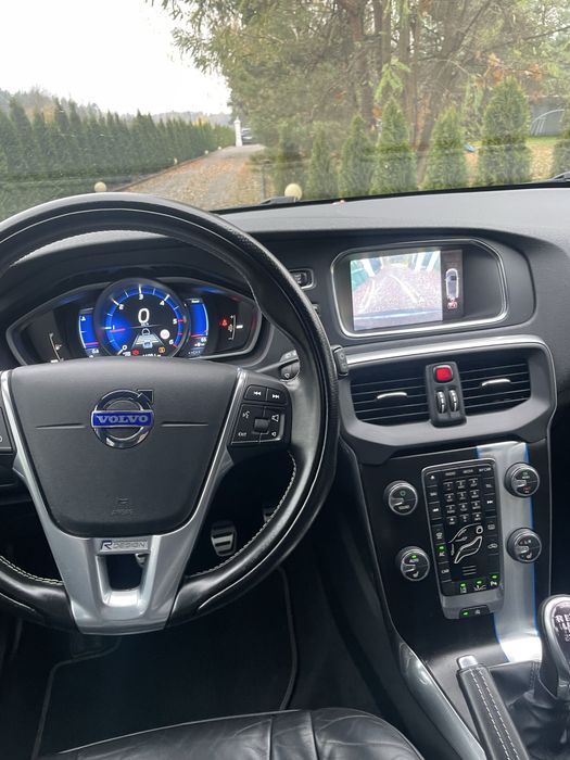 Volvo V 40 D2 1.6 R-design pano/blis/akty. tempomat/kamera/xenon/skóra