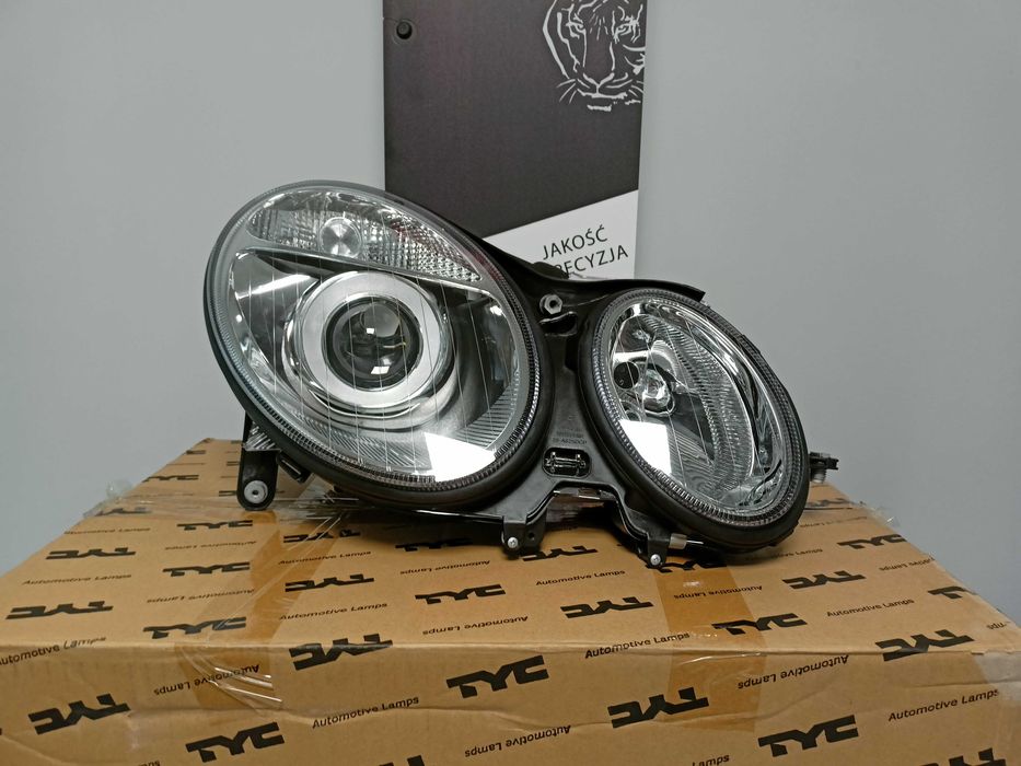 Mercedes E-Klasa W211 02- 06 Lampa/Reflektor prawy.H7/H7