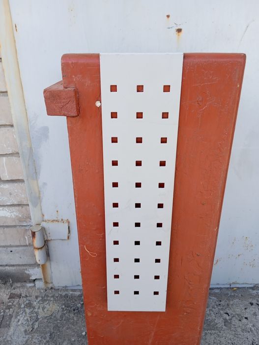 Металлическая пластина .