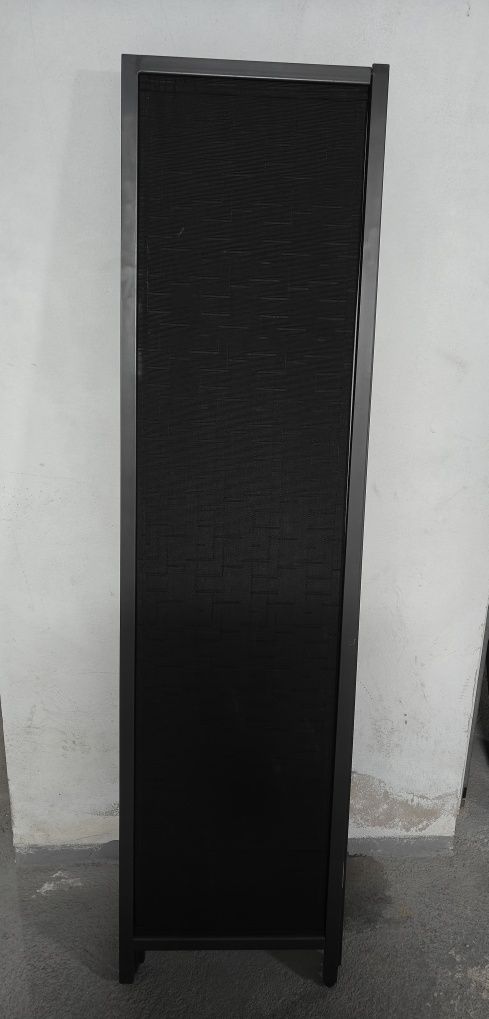 Biombo preto usado
