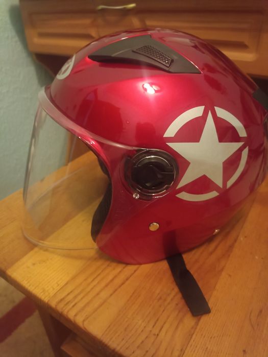 Шлем новый. Очень красивый.