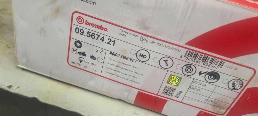 Тормозной диск +колодки BREMBO 09.5674.21 передний для SUBARU и TOYOTA