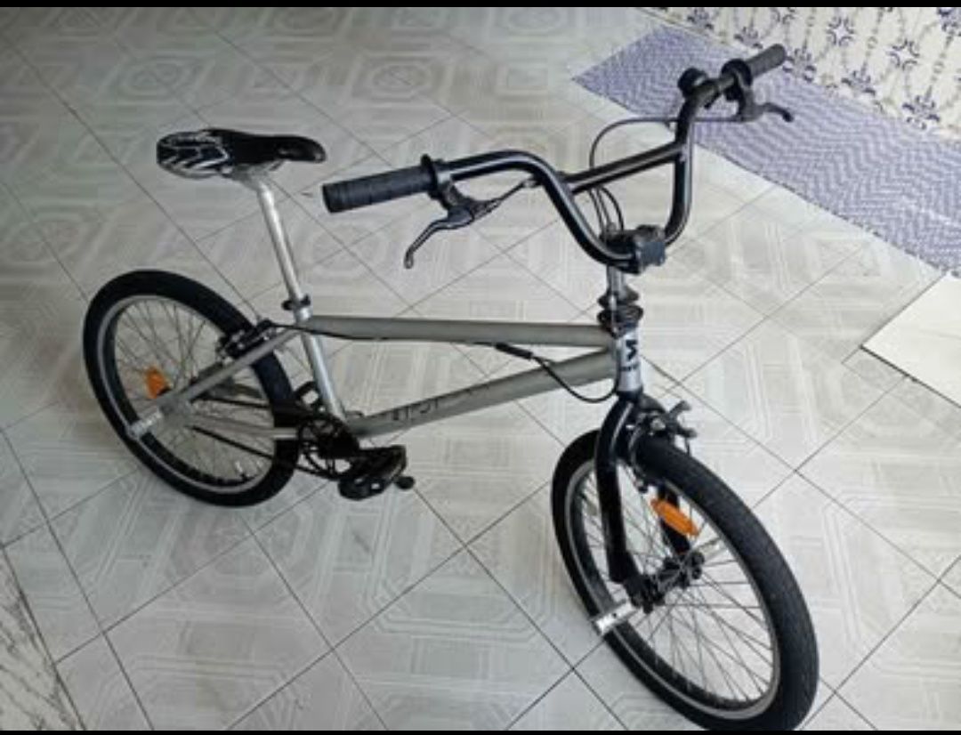 Bicicleta estilo bmx