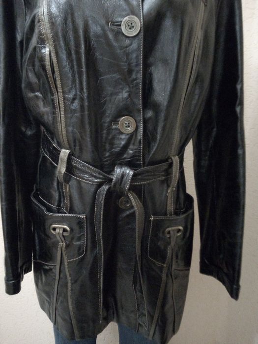 Кожаный женский пиджак.