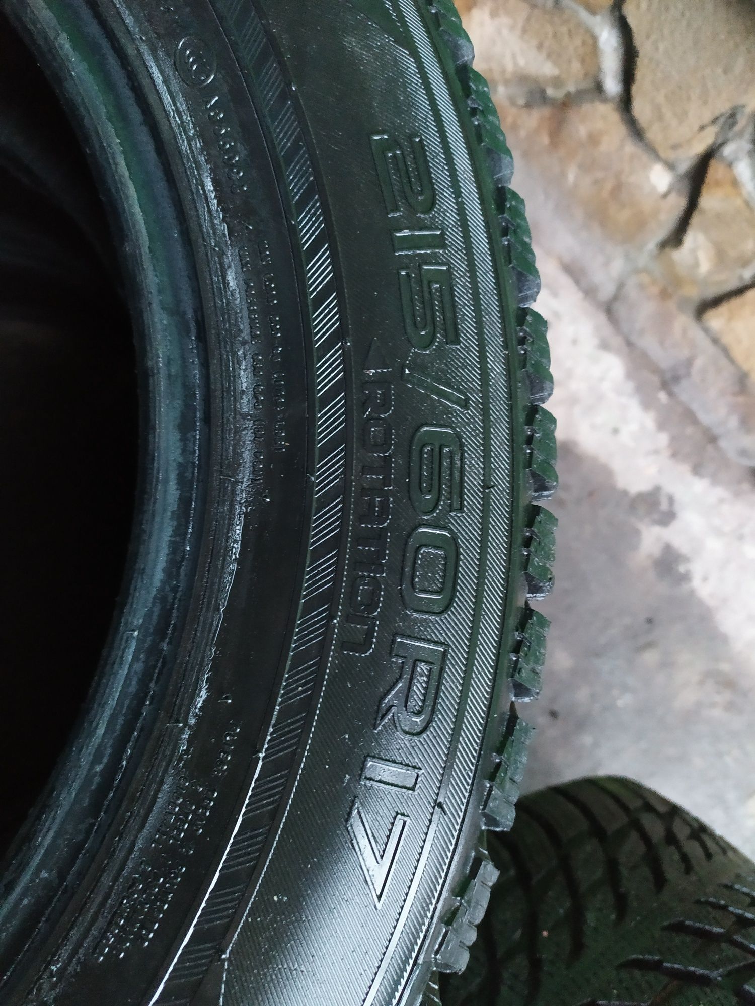 Резина Nokian Tyres 215/60 R17