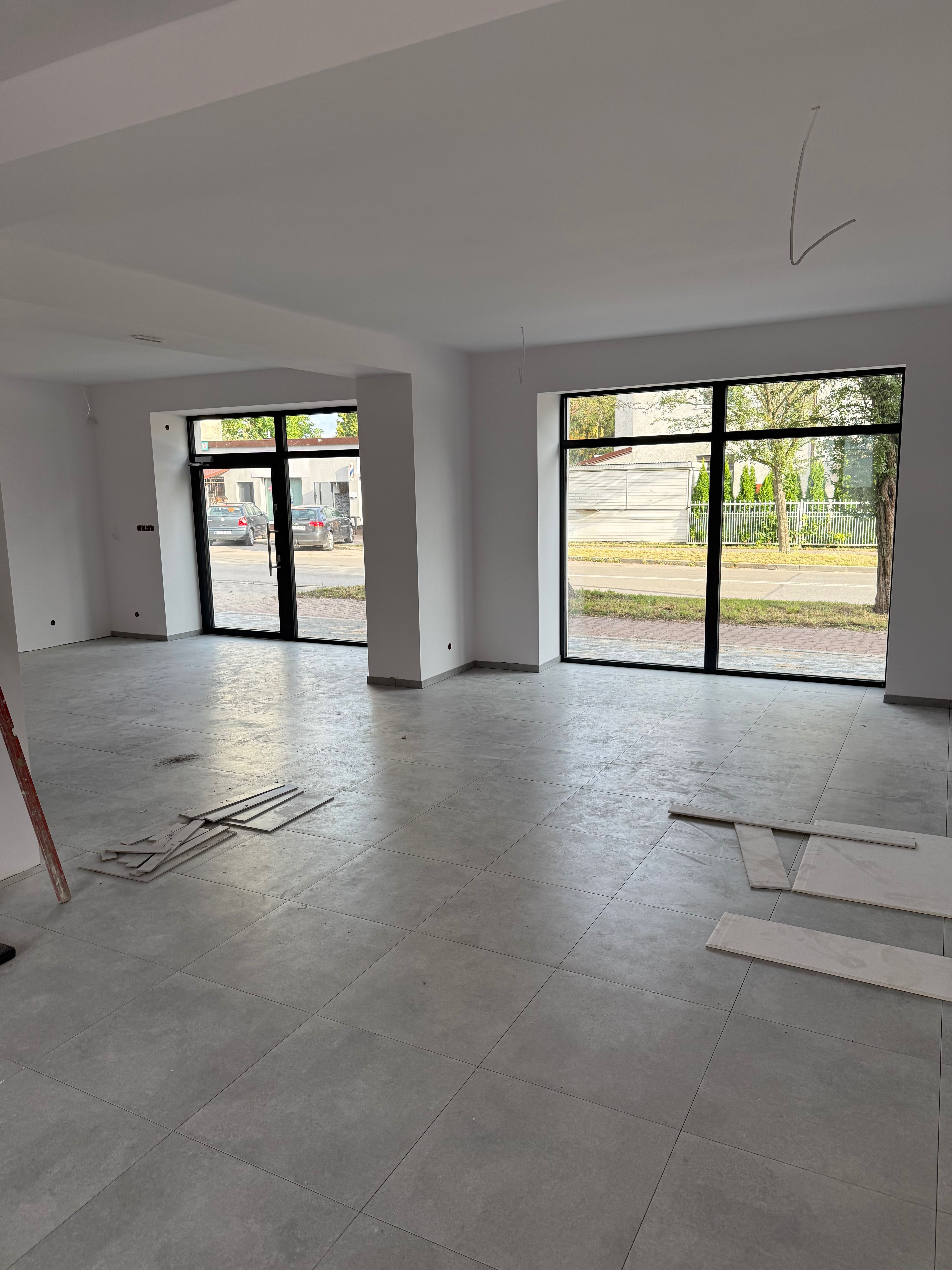 Lokal  handlowy uslugowy 75 m wysoki standard, centrum ostrowca