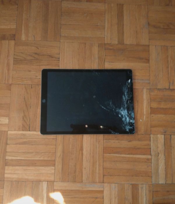 Największy Tablet Apple iPad Pro 12,9” A1652 odblokowany wylogowany