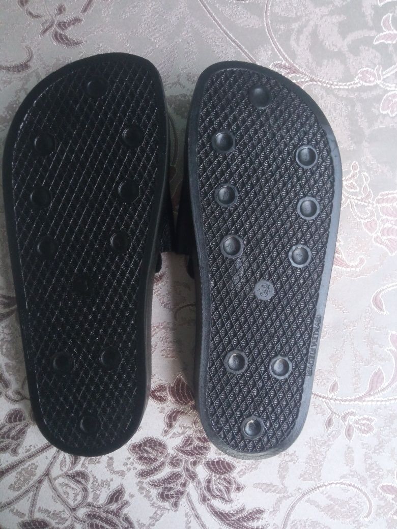 Шльопки, шльопанці, шкіра