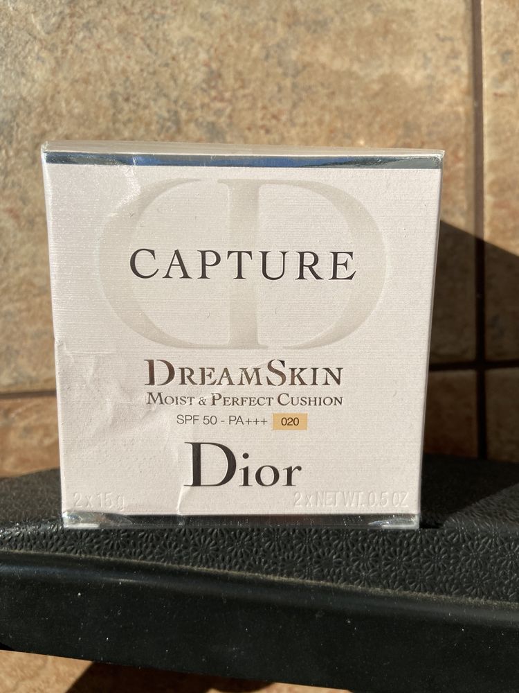 DIOR Capture Dreamskin Moist Perfekt Cushion odcien 020 zafoliowany