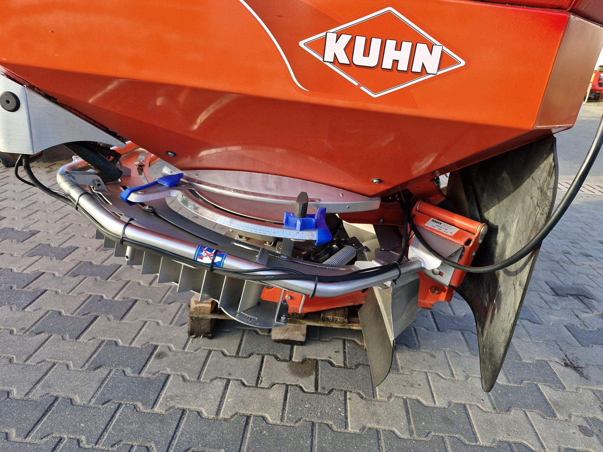 Rozsiewacz do nawozów 2009 rok  KUHN AXIS 30.1 Limiter plandeka