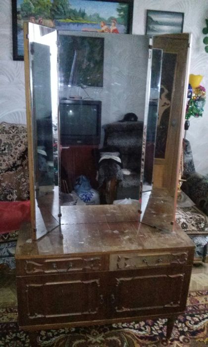 Стол журнальный деревянный