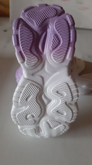 Кросівки на дівчинку