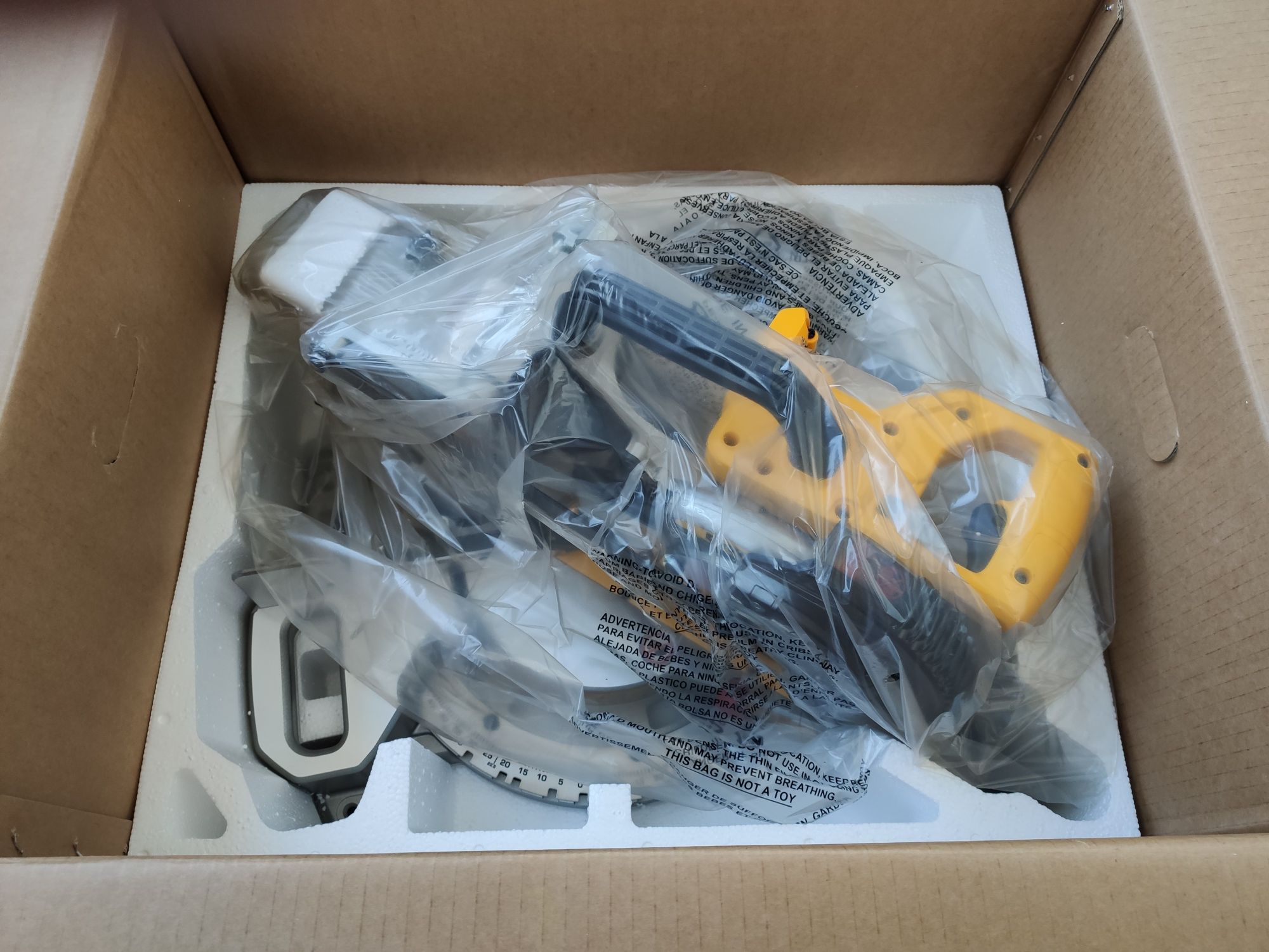 DeWALT DCS361b XR 20Vmax акумуляторна розсувна торцювальна пилка 184мм