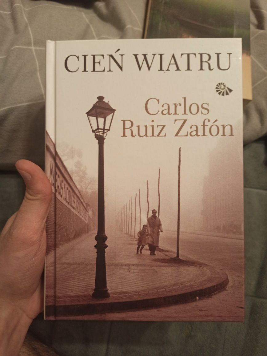 Carlos Ruiz Zafon - Cień wiatru (Muza, 2015) (Jak Nowa)