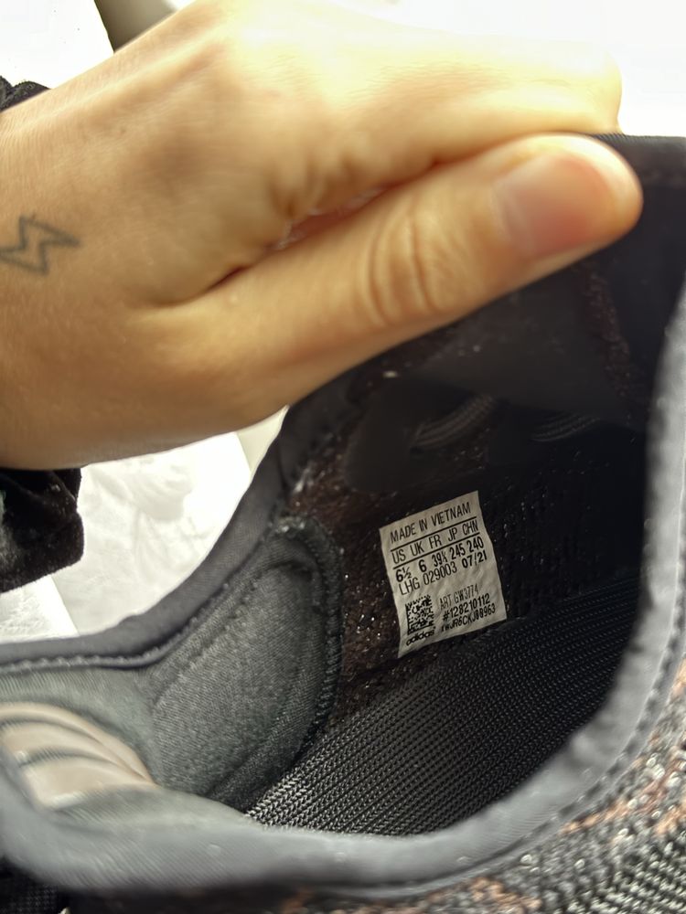 Оригинал! Как новые! 38р adidas Yeezy Boost 350 V2 MX Rock