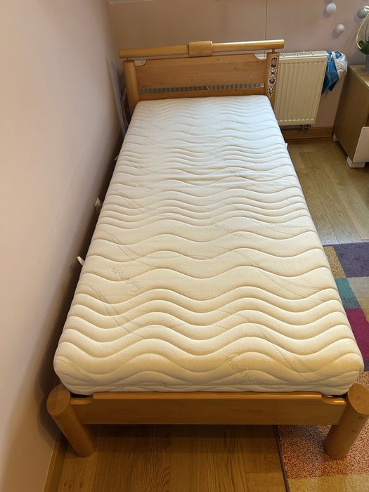 Łóżko 90x200 z materacem