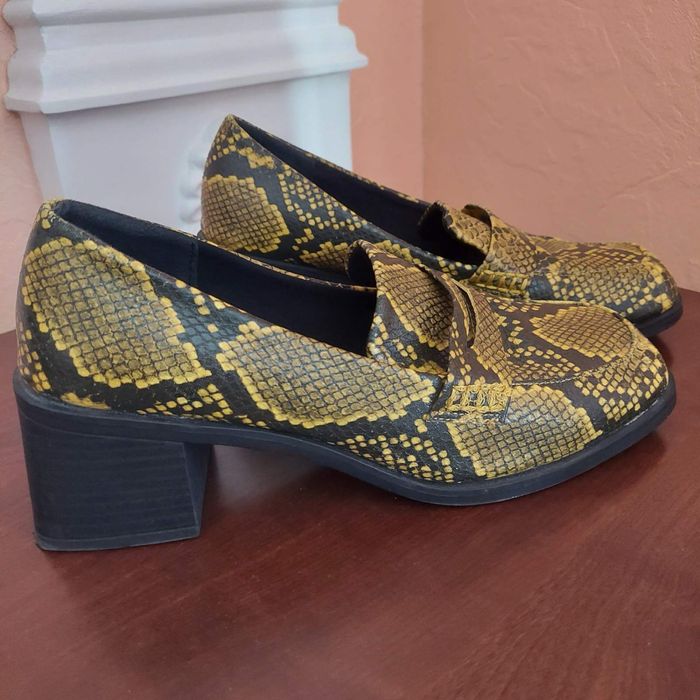 Модні туфлі з трендовим принтом