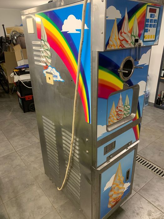 Maszyna do lodów soft Carpigiani jedno smakową z trzema polewami