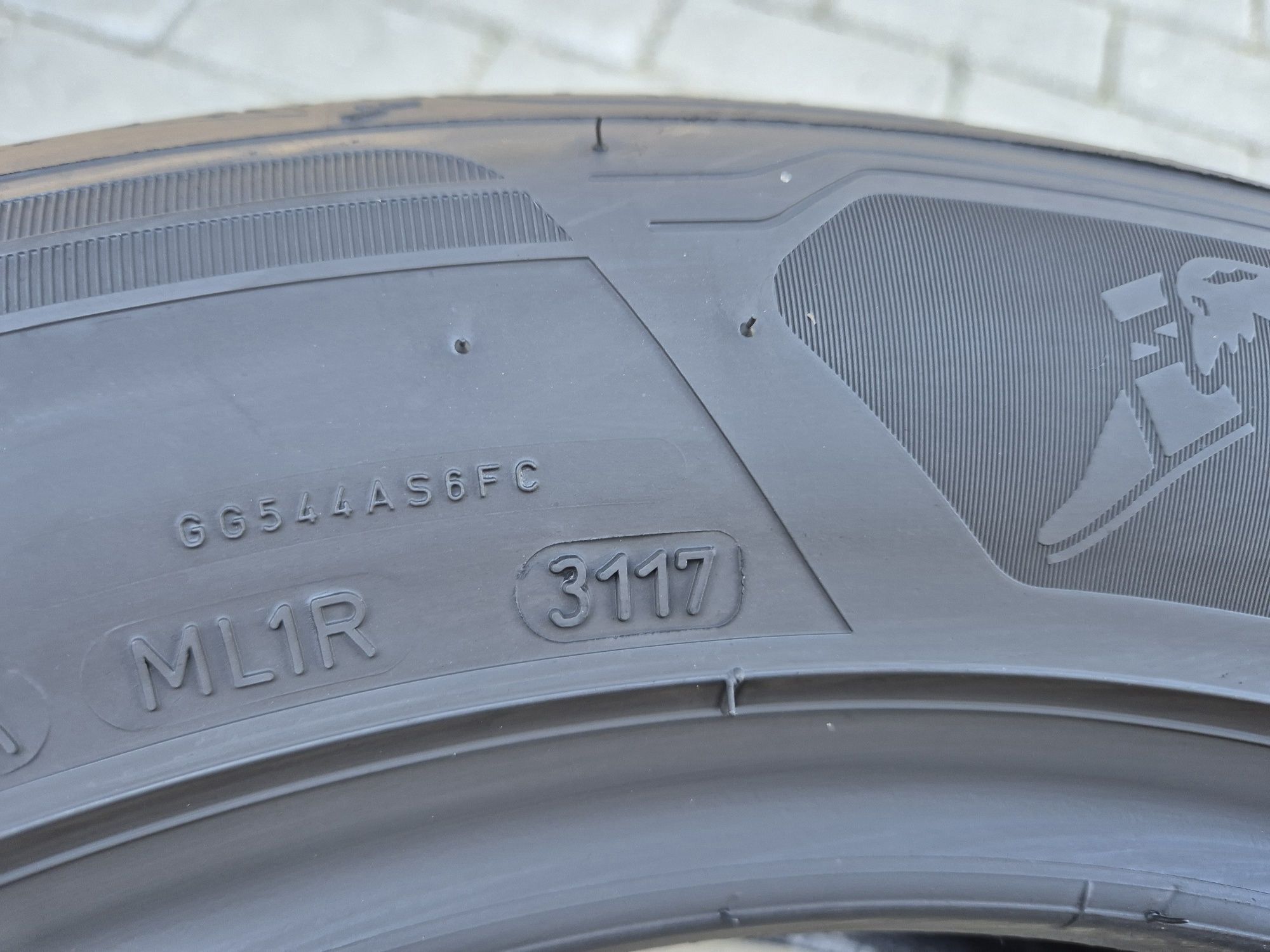 235/55/17 103V Extra load Goodyear Eagle F1 asymmetric 3  6,5mm
