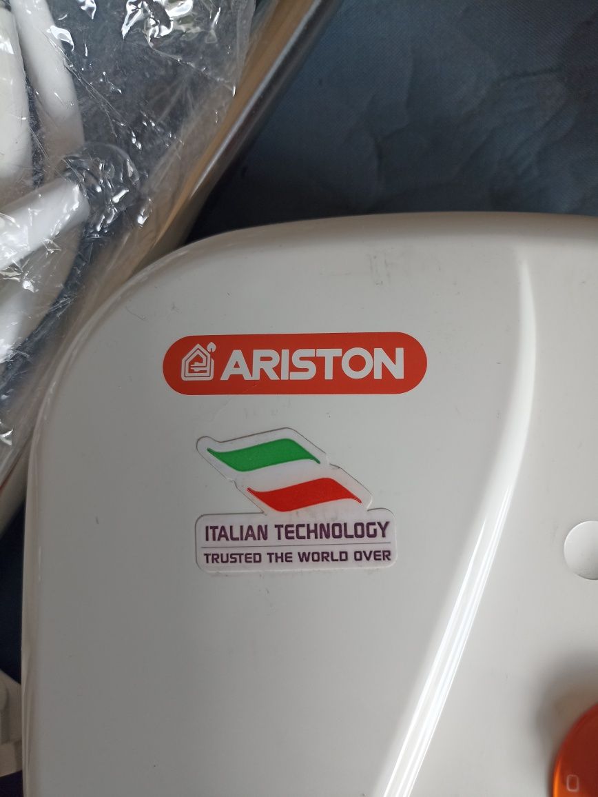 Продам проточный водонагреватель ARISTON новый.