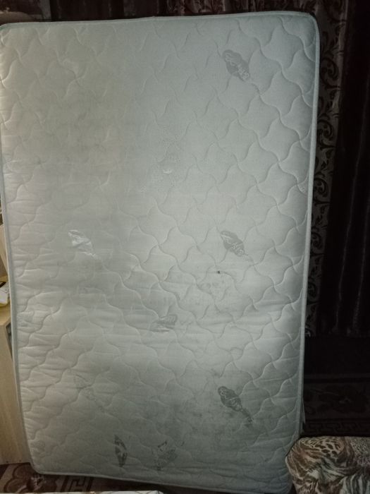 Безкоштовно віддаю  матрац! Терміново.