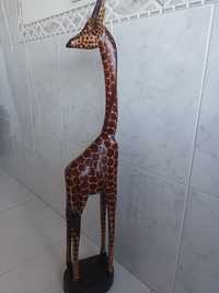 Girafa decorativa em madeira