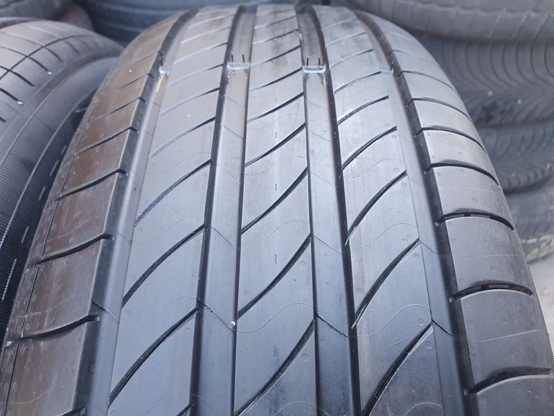 Michelin primacy 4 215/65/17 rok 2020 przejechały około 50km Cena za 4