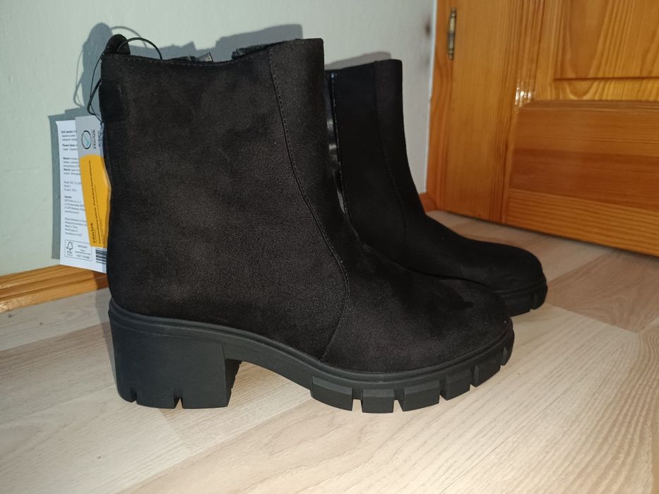 Nowe czarne botki na słupku r. 39