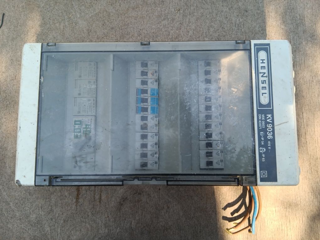Skrzynka rozdzielnica elektryczna