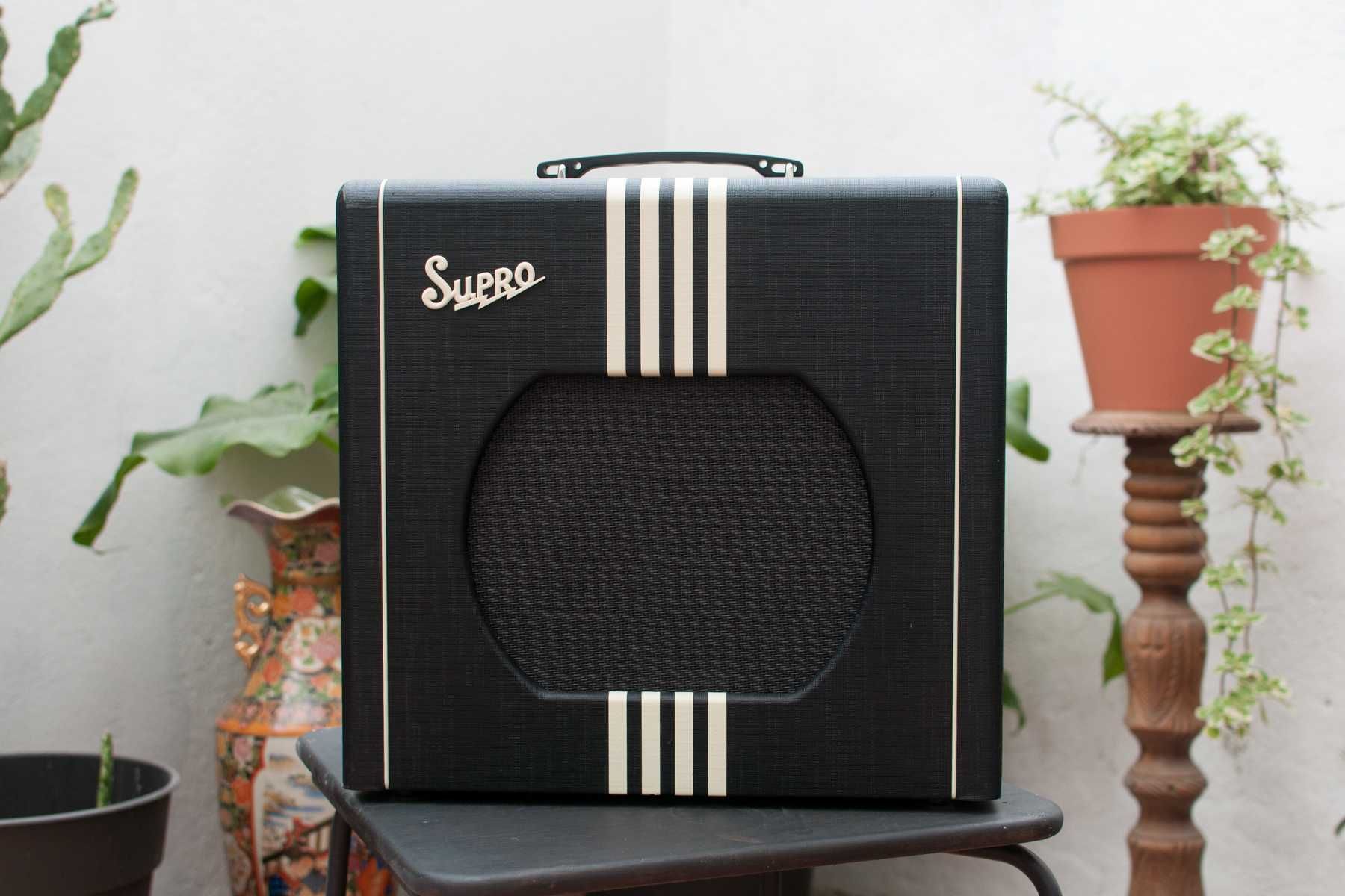 Supro Delta King 12 (Preto/Branco)