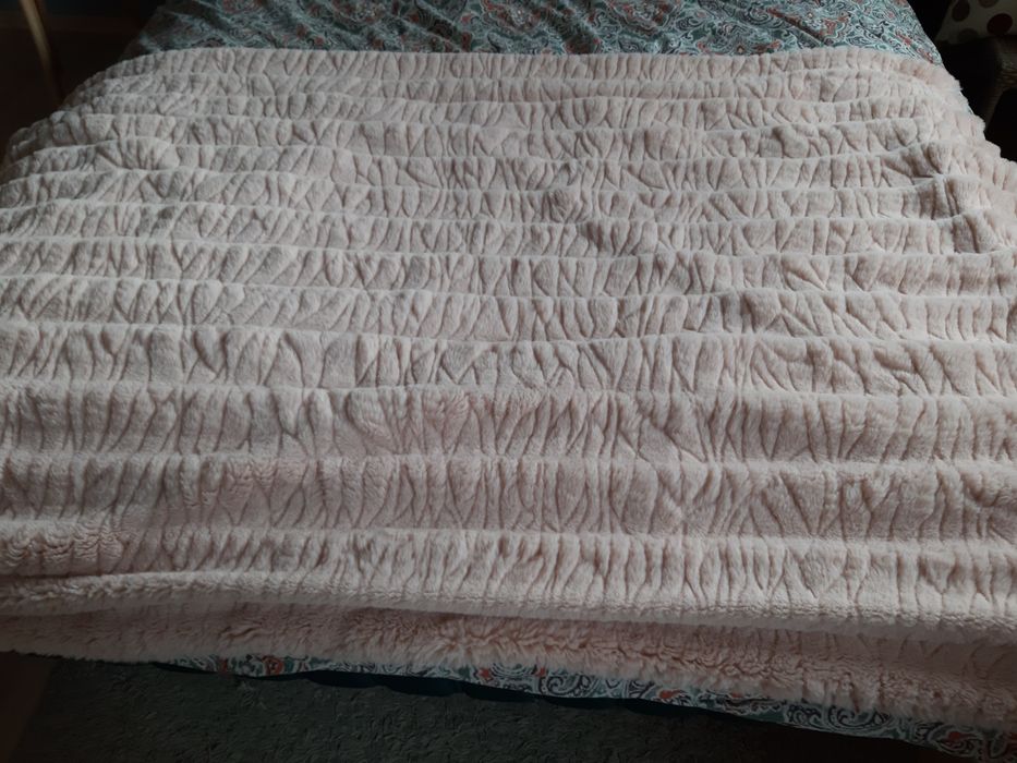 Koc kocyk różowy jasny delikatny ok 170x 123-5cm blady róż Rachel Zoe