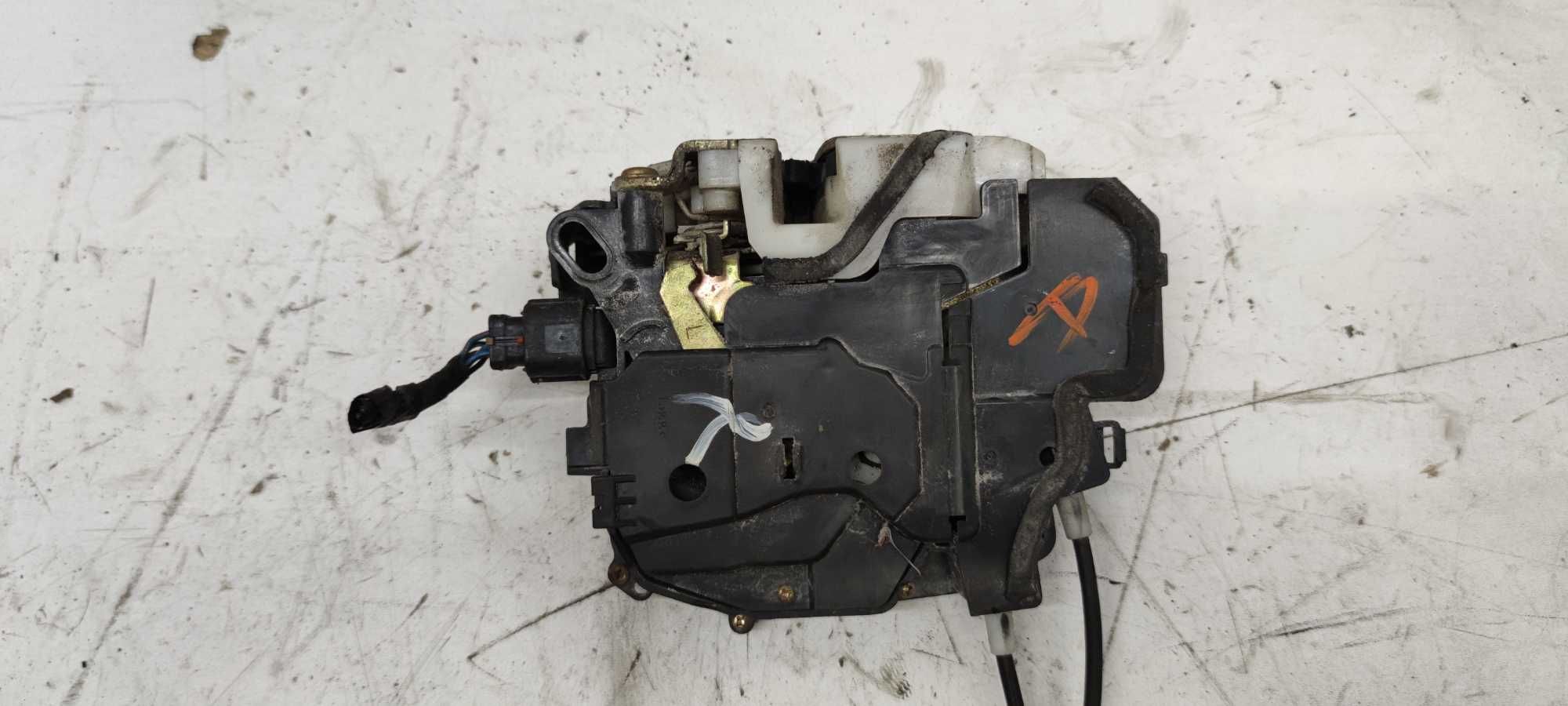 Mitsubishi Colt VI 6 Zamek Drzwi Lewy Przód LP