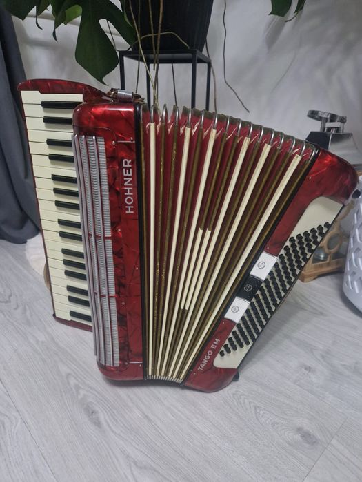 Hohner tango IIM