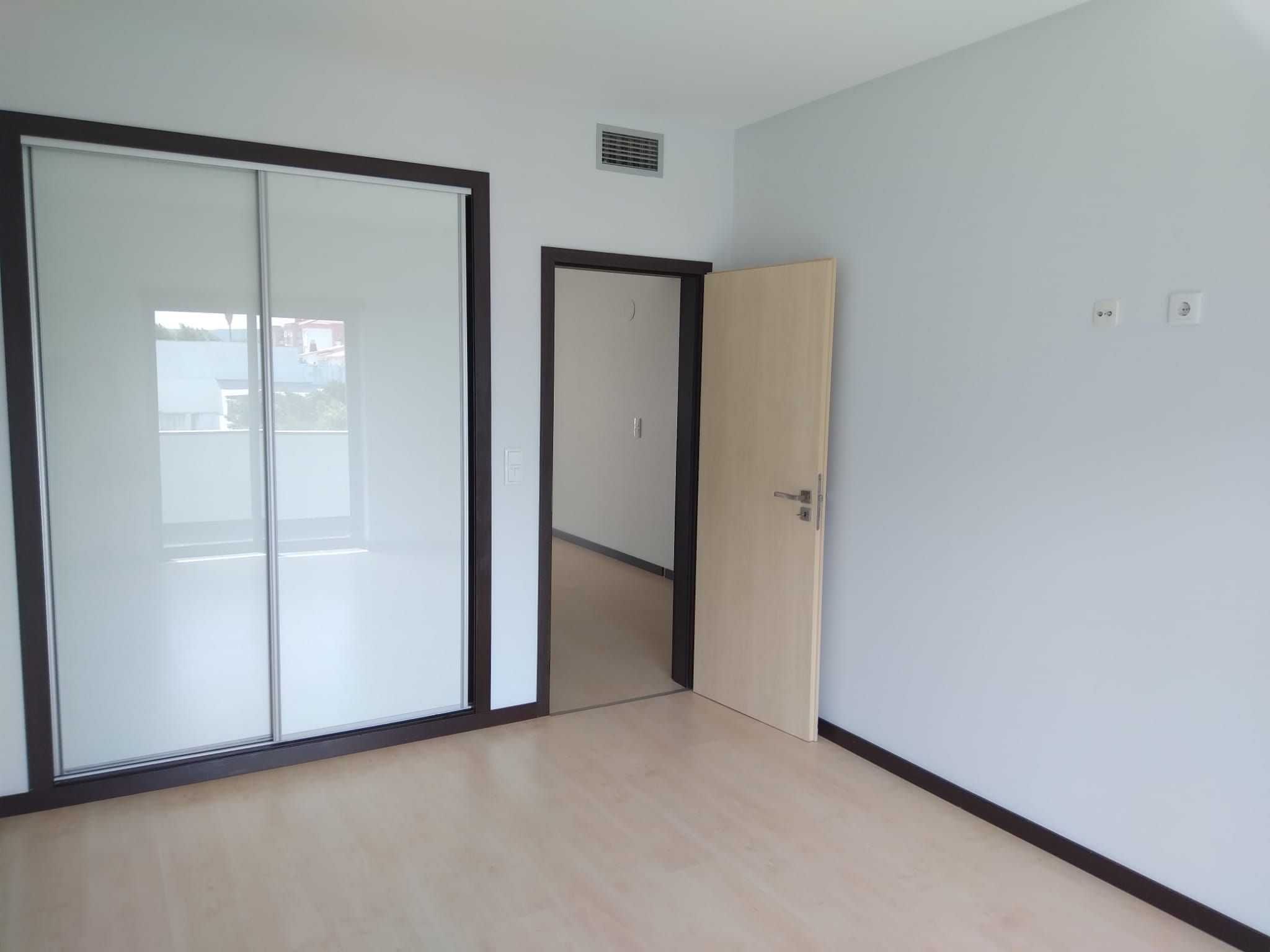 Arrendamento apartamento T3 em condomínio fechado