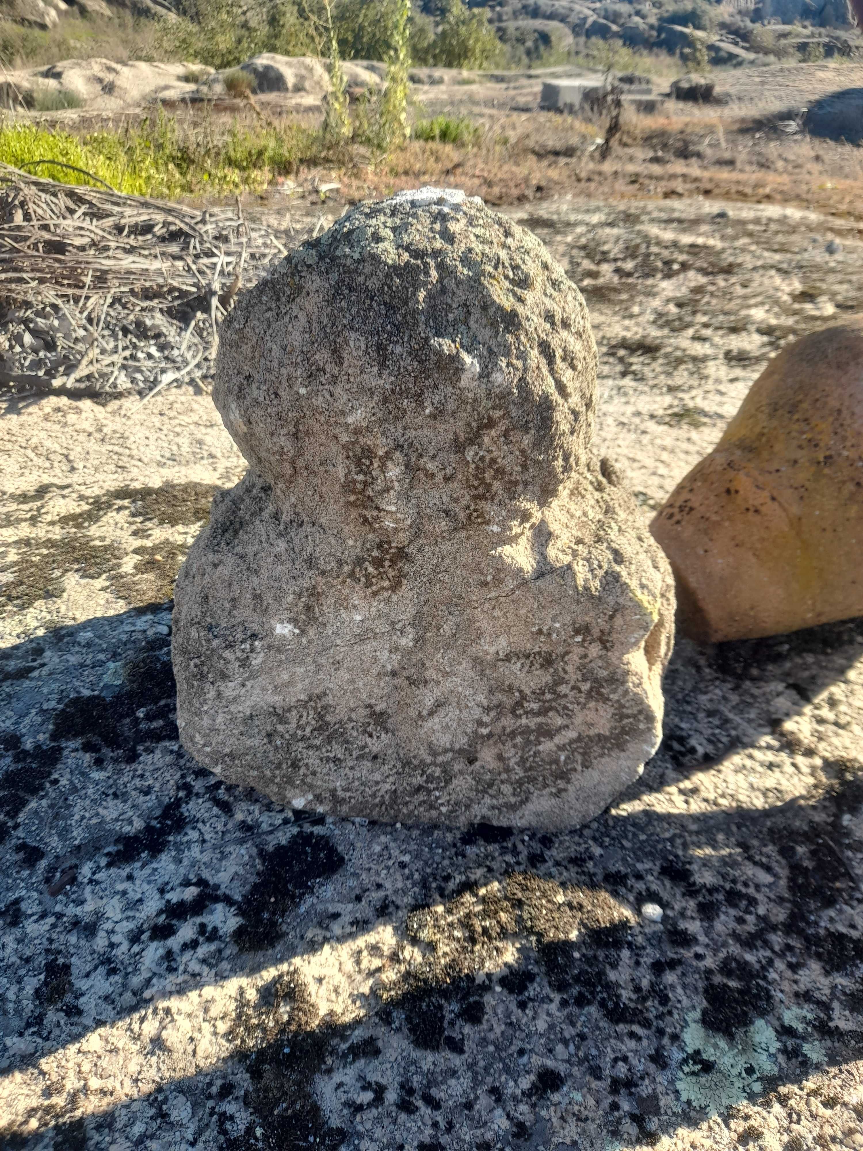 Charrua antiga ferro- coluna pedra