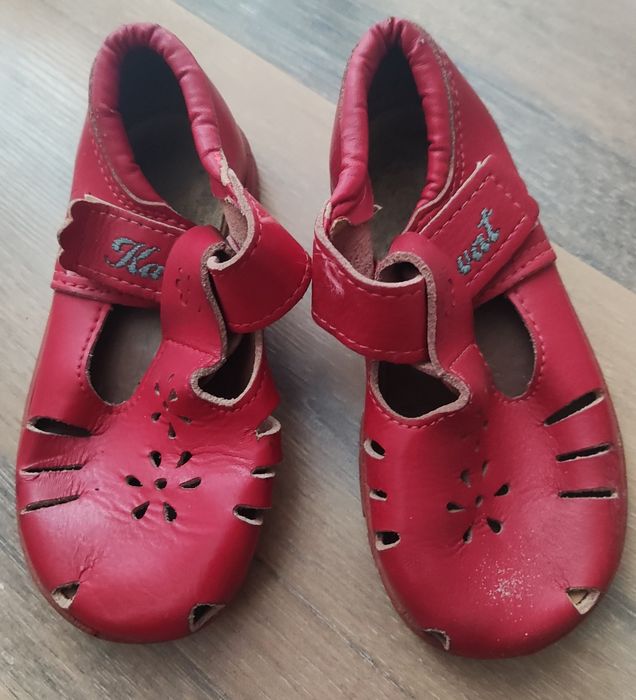 Buty dziecięce ;kozaki, sandały, kapcie roz 23