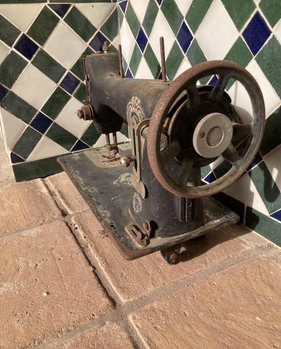 Cabeça de Máquina de costura Triumph, antiga