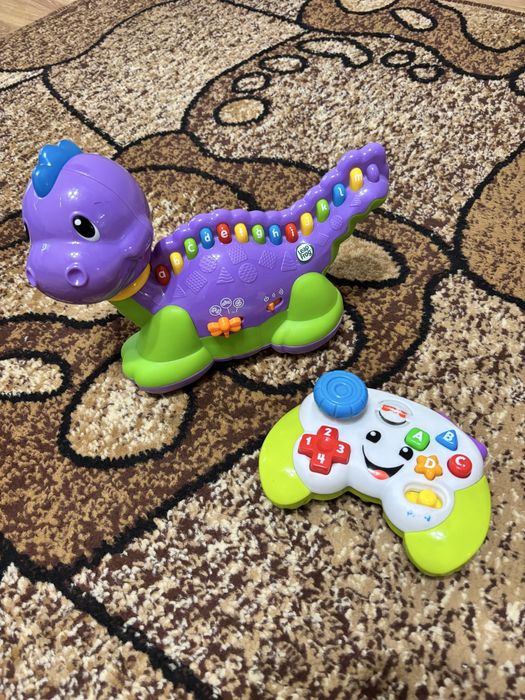 Интерактивный динозавр и пульт на английском языке