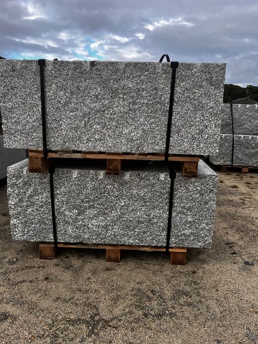 bloki granitowe łupane 30x30 40x40 granit szary polski producent