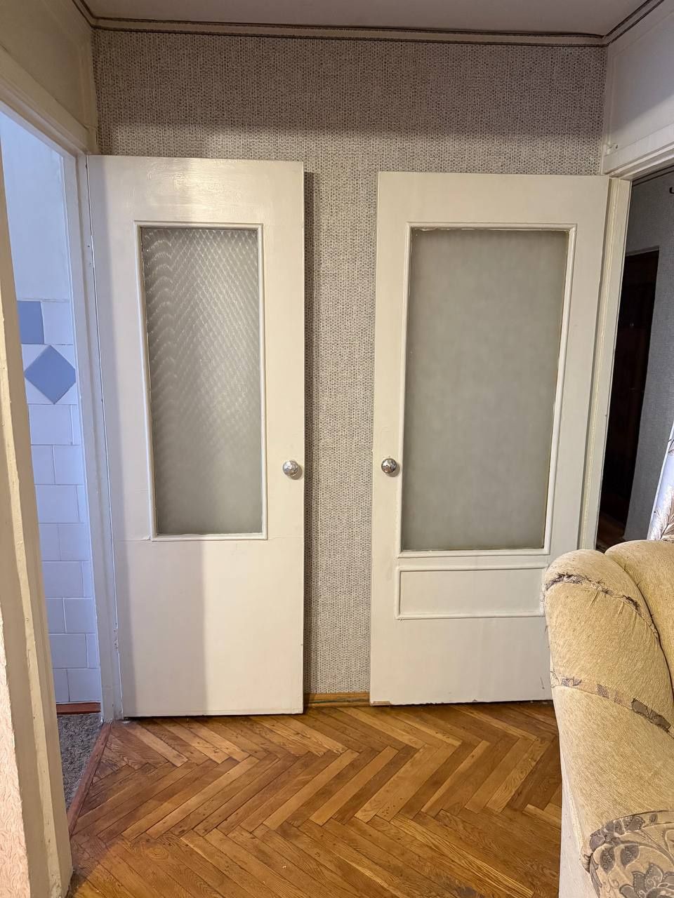 Продаж 1 км.кв., +гараж у дворі дому, без посередників