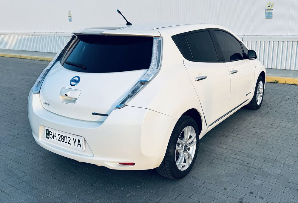 Кращій NISSAN LEAF II покоління