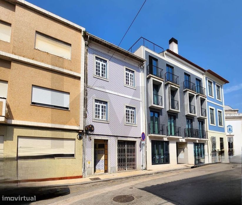 Edifício de Comércio e Habitação no Bairro da Beira Mar na zona turíst