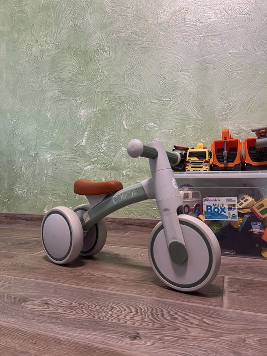 Біговел велосипед біговел MoMi Tedi