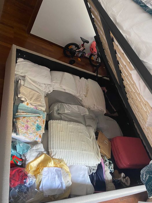 Cama Sommier basculante kinda com colchão praticamente novo