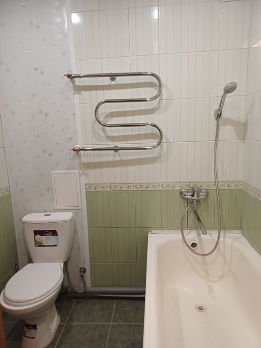 Двокімнатна. Пл. Володимира Великого ( пл. Артема).